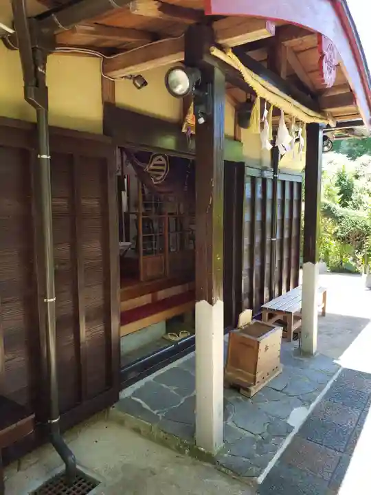 横浜御嶽神社の本殿・本堂