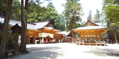 穂高神社本宮の本殿