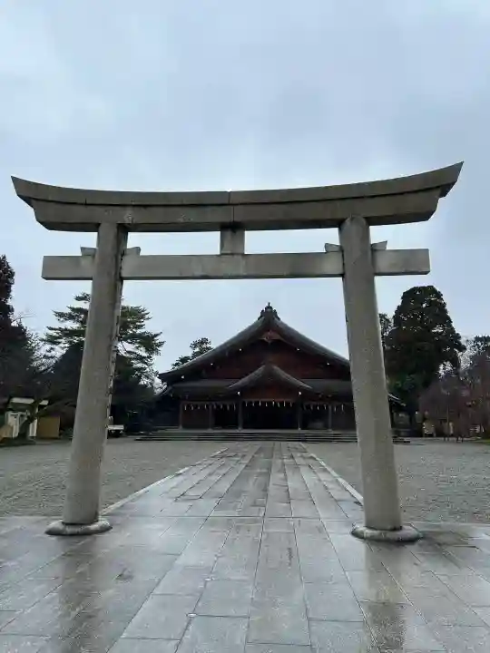 富山縣護國神社の{uncategorized: "未分類", other: "その他", undefined: "問題あり", building: "その他建物", grave: "お墓", sacred_gate: "鳥居", guardian: "狛犬", statue: "像", buddha: "仏像", history: "歴史", nature: "自然", garden: "庭園", animal: "動物", pagoda: "塔", temizu: "手水舎", mountain_gate: "山門・神門", sanctuary: "本殿・本堂", subordinate: "末社・摂社", art: "芸術", scenery: "景色", jizo: "地蔵", ema: "絵馬", goshuin: "御朱印", omikuji: "おみくじ", items: "授与品その他", amulet: "お守り", goshuincho: "御朱印帳", eats: "食事", festival: "お祭り", votive_dance: "神楽", shichigosan: "七五三参", wedding: "結婚式", experience: "体験その他", initially: "初詣", around: "周辺", anti_infection: "感染症対策"}