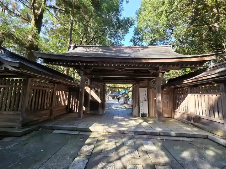 雄山神社前立社壇の{uncategorized: "未分類", other: "その他", undefined: "問題あり", building: "その他建物", grave: "お墓", sacred_gate: "鳥居", guardian: "狛犬", statue: "像", buddha: "仏像", history: "歴史", nature: "自然", garden: "庭園", animal: "動物", pagoda: "塔", temizu: "手水舎", mountain_gate: "山門・神門", sanctuary: "本殿・本堂", subordinate: "末社・摂社", art: "芸術", scenery: "景色", jizo: "地蔵", ema: "絵馬", goshuin: "御朱印", omikuji: "おみくじ", items: "授与品その他", amulet: "お守り", goshuincho: "御朱印帳", eats: "食事", festival: "お祭り", votive_dance: "神楽", shichigosan: "七五三参", wedding: "結婚式", experience: "体験その他", initially: "初詣", around: "周辺", anti_infection: "感染症対策"}