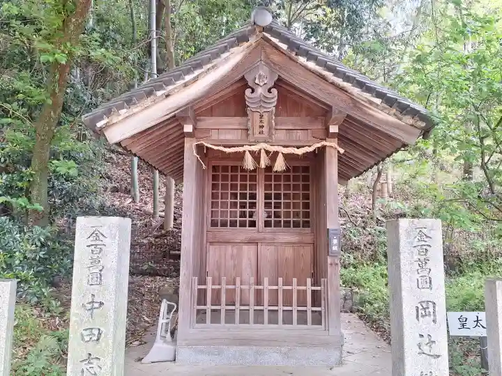 垂水神社の{uncategorized: "未分類", other: "その他", undefined: "問題あり", building: "その他建物", grave: "お墓", sacred_gate: "鳥居", guardian: "狛犬", statue: "像", buddha: "仏像", history: "歴史", nature: "自然", garden: "庭園", animal: "動物", pagoda: "塔", temizu: "手水舎", mountain_gate: "山門・神門", sanctuary: "本殿・本堂", subordinate: "末社・摂社", art: "芸術", scenery: "景色", jizo: "地蔵", ema: "絵馬", goshuin: "御朱印", omikuji: "おみくじ", items: "授与品その他", amulet: "お守り", goshuincho: "御朱印帳", eats: "食事", festival: "お祭り", votive_dance: "神楽", shichigosan: "七五三参", wedding: "結婚式", experience: "体験その他", initially: "初詣", around: "周辺", anti_infection: "感染症対策"}
