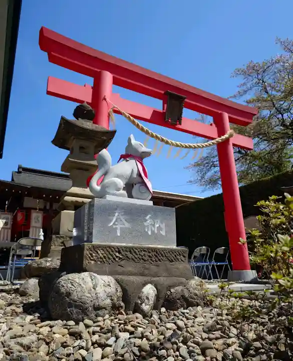 上宮地稲荷神社の{uncategorized: "未分類", other: "その他", undefined: "問題あり", building: "その他建物", grave: "お墓", sacred_gate: "鳥居", guardian: "狛犬", statue: "像", buddha: "仏像", history: "歴史", nature: "自然", garden: "庭園", animal: "動物", pagoda: "塔", temizu: "手水舎", mountain_gate: "山門・神門", sanctuary: "本殿・本堂", subordinate: "末社・摂社", art: "芸術", scenery: "景色", jizo: "地蔵", ema: "絵馬", goshuin: "御朱印", omikuji: "おみくじ", items: "授与品その他", amulet: "お守り", goshuincho: "御朱印帳", eats: "食事", festival: "お祭り", votive_dance: "神楽", shichigosan: "七五三参", wedding: "結婚式", experience: "体験その他", initially: "初詣", around: "周辺", anti_infection: "感染症対策"}