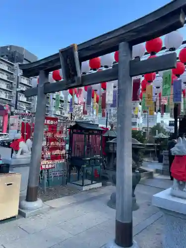 深川開運出世稲荷の{uncategorized: "未分類", other: "その他", undefined: "問題あり", building: "その他建物", grave: "お墓", sacred_gate: "鳥居", guardian: "狛犬", statue: "像", buddha: "仏像", history: "歴史", nature: "自然", garden: "庭園", animal: "動物", pagoda: "塔", temizu: "手水舎", mountain_gate: "山門・神門", sanctuary: "本殿・本堂", subordinate: "末社・摂社", art: "芸術", scenery: "景色", jizo: "地蔵", ema: "絵馬", goshuin: "御朱印", omikuji: "おみくじ", items: "授与品その他", amulet: "お守り", goshuincho: "御朱印帳", eats: "食事", festival: "お祭り", votive_dance: "神楽", shichigosan: "七五三参", wedding: "結婚式", experience: "体験その他", initially: "初詣", around: "周辺", anti_infection: "感染症対策"}