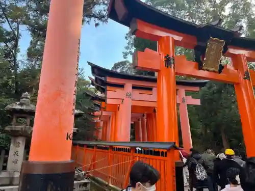 伏見稲荷大社の{uncategorized: "未分類", other: "その他", undefined: "問題あり", building: "その他建物", grave: "お墓", sacred_gate: "鳥居", guardian: "狛犬", statue: "像", buddha: "仏像", history: "歴史", nature: "自然", garden: "庭園", animal: "動物", pagoda: "塔", temizu: "手水舎", mountain_gate: "山門・神門", sanctuary: "本殿・本堂", subordinate: "末社・摂社", art: "芸術", scenery: "景色", jizo: "地蔵", ema: "絵馬", goshuin: "御朱印", omikuji: "おみくじ", items: "授与品その他", amulet: "お守り", goshuincho: "御朱印帳", eats: "食事", festival: "お祭り", votive_dance: "神楽", shichigosan: "七五三参", wedding: "結婚式", experience: "体験その他", initially: "初詣", around: "周辺", anti_infection: "感染症対策"}