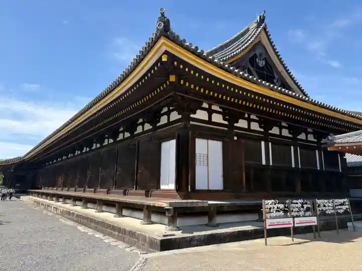 蓮華王院(三十三間堂)の{uncategorized: "未分類", other: "その他", undefined: "問題あり", building: "その他建物", grave: "お墓", sacred_gate: "鳥居", guardian: "狛犬", statue: "像", buddha: "仏像", history: "歴史", nature: "自然", garden: "庭園", animal: "動物", pagoda: "塔", temizu: "手水舎", mountain_gate: "山門・神門", sanctuary: "本殿・本堂", subordinate: "末社・摂社", art: "芸術", scenery: "景色", jizo: "地蔵", ema: "絵馬", goshuin: "御朱印", omikuji: "おみくじ", items: "授与品その他", amulet: "お守り", goshuincho: "御朱印帳", eats: "食事", festival: "お祭り", votive_dance: "神楽", shichigosan: "七五三参", wedding: "結婚式", experience: "体験その他", initially: "初詣", around: "周辺", anti_infection: "感染症対策"}