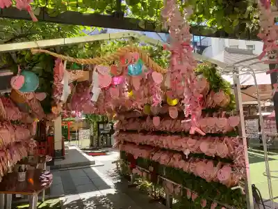 露天神社（お初天神）の{uncategorized: "未分類", other: "その他", undefined: "問題あり", building: "その他建物", grave: "お墓", sacred_gate: "鳥居", guardian: "狛犬", statue: "像", buddha: "仏像", history: "歴史", nature: "自然", garden: "庭園", animal: "動物", pagoda: "塔", temizu: "手水舎", mountain_gate: "山門・神門", sanctuary: "本殿・本堂", subordinate: "末社・摂社", art: "芸術", scenery: "景色", jizo: "地蔵", ema: "絵馬", goshuin: "御朱印", omikuji: "おみくじ", items: "授与品その他", amulet: "お守り", goshuincho: "御朱印帳", eats: "食事", festival: "お祭り", votive_dance: "神楽", shichigosan: "七五三参", wedding: "結婚式", experience: "体験その他", initially: "初詣", around: "周辺", anti_infection: "感染症対策"}