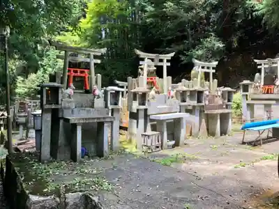 伏見稲荷大社　御膳谷奉拝所の末社・摂社