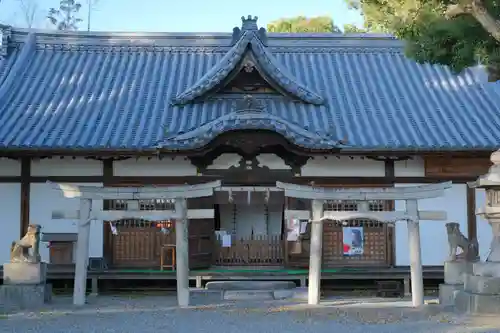 泉穴師神社の本殿