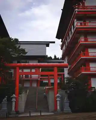 宝徳山稲荷大社(新潟県)