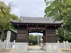 泊神社の山門