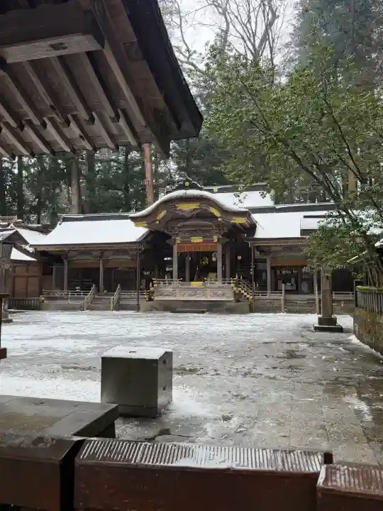 諏訪大社の{uncategorized: "未分類", other: "その他", undefined: "問題あり", building: "その他建物", grave: "お墓", sacred_gate: "鳥居", guardian: "狛犬", statue: "像", buddha: "仏像", history: "歴史", nature: "自然", garden: "庭園", animal: "動物", pagoda: "塔", temizu: "手水舎", mountain_gate: "山門・神門", sanctuary: "本殿・本堂", subordinate: "末社・摂社", art: "芸術", scenery: "景色", jizo: "地蔵", ema: "絵馬", goshuin: "御朱印", omikuji: "おみくじ", items: "授与品その他", amulet: "お守り", goshuincho: "御朱印帳", eats: "食事", festival: "お祭り", votive_dance: "神楽", shichigosan: "七五三参", wedding: "結婚式", experience: "体験その他", initially: "初詣", around: "周辺", anti_infection: "感染症対策"}