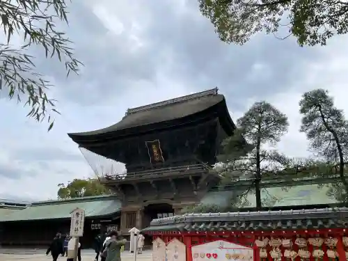 筥崎宮の{uncategorized: "未分類", other: "その他", undefined: "問題あり", building: "その他建物", grave: "お墓", sacred_gate: "鳥居", guardian: "狛犬", statue: "像", buddha: "仏像", history: "歴史", nature: "自然", garden: "庭園", animal: "動物", pagoda: "塔", temizu: "手水舎", mountain_gate: "山門・神門", sanctuary: "本殿・本堂", subordinate: "末社・摂社", art: "芸術", scenery: "景色", jizo: "地蔵", ema: "絵馬", goshuin: "御朱印", omikuji: "おみくじ", items: "授与品その他", amulet: "お守り", goshuincho: "御朱印帳", eats: "食事", festival: "お祭り", votive_dance: "神楽", shichigosan: "七五三参", wedding: "結婚式", experience: "体験その他", initially: "初詣", around: "周辺", anti_infection: "感染症対策"}
