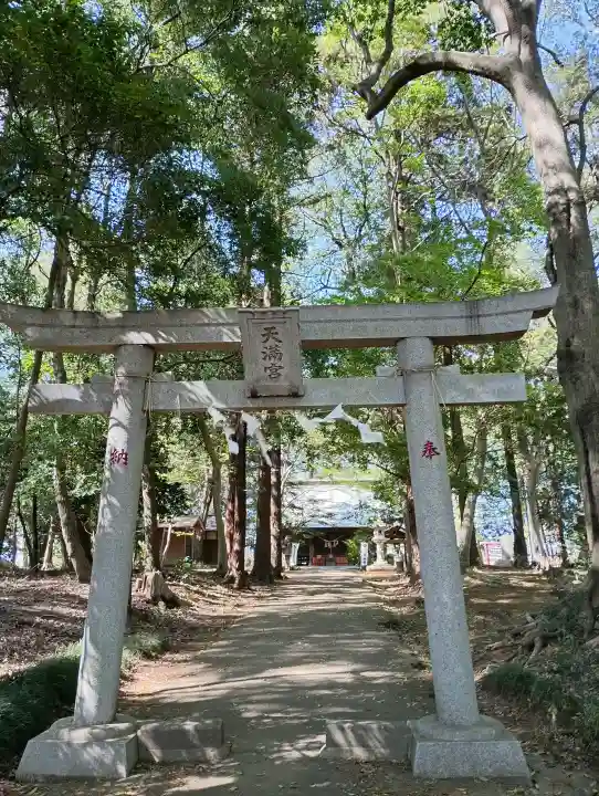 東蕗田天満社の{uncategorized: "未分類", other: "その他", undefined: "問題あり", building: "その他建物", grave: "お墓", sacred_gate: "鳥居", guardian: "狛犬", statue: "像", buddha: "仏像", history: "歴史", nature: "自然", garden: "庭園", animal: "動物", pagoda: "塔", temizu: "手水舎", mountain_gate: "山門・神門", sanctuary: "本殿・本堂", subordinate: "末社・摂社", art: "芸術", scenery: "景色", jizo: "地蔵", ema: "絵馬", goshuin: "御朱印", omikuji: "おみくじ", items: "授与品その他", amulet: "お守り", goshuincho: "御朱印帳", eats: "食事", festival: "お祭り", votive_dance: "神楽", shichigosan: "七五三参", wedding: "結婚式", experience: "体験その他", initially: "初詣", around: "周辺", anti_infection: "感染症対策"}