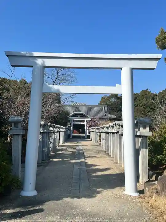 比佐豆知神社の{uncategorized: "未分類", other: "その他", undefined: "問題あり", building: "その他建物", grave: "お墓", sacred_gate: "鳥居", guardian: "狛犬", statue: "像", buddha: "仏像", history: "歴史", nature: "自然", garden: "庭園", animal: "動物", pagoda: "塔", temizu: "手水舎", mountain_gate: "山門・神門", sanctuary: "本殿・本堂", subordinate: "末社・摂社", art: "芸術", scenery: "景色", jizo: "地蔵", ema: "絵馬", goshuin: "御朱印", omikuji: "おみくじ", items: "授与品その他", amulet: "お守り", goshuincho: "御朱印帳", eats: "食事", festival: "お祭り", votive_dance: "神楽", shichigosan: "七五三参", wedding: "結婚式", experience: "体験その他", initially: "初詣", around: "周辺", anti_infection: "感染症対策"}