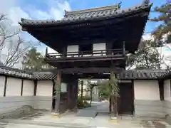 持宝院の山門