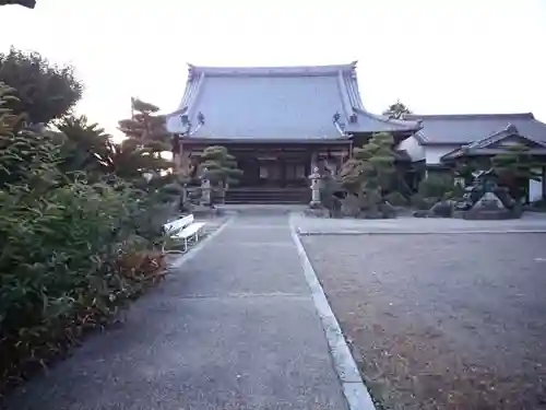 願成寺の本殿・本堂