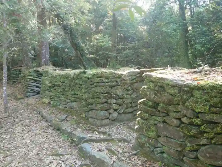神明神社の{uncategorized: "未分類", other: "その他", undefined: "問題あり", building: "その他建物", grave: "お墓", sacred_gate: "鳥居", guardian: "狛犬", statue: "像", buddha: "仏像", history: "歴史", nature: "自然", garden: "庭園", animal: "動物", pagoda: "塔", temizu: "手水舎", mountain_gate: "山門・神門", sanctuary: "本殿・本堂", subordinate: "末社・摂社", art: "芸術", scenery: "景色", jizo: "地蔵", ema: "絵馬", goshuin: "御朱印", omikuji: "おみくじ", items: "授与品その他", amulet: "お守り", goshuincho: "御朱印帳", eats: "食事", festival: "お祭り", votive_dance: "神楽", shichigosan: "七五三参", wedding: "結婚式", experience: "体験その他", initially: "初詣", around: "周辺", anti_infection: "感染症対策"}