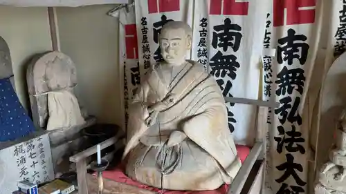隆正寺の像