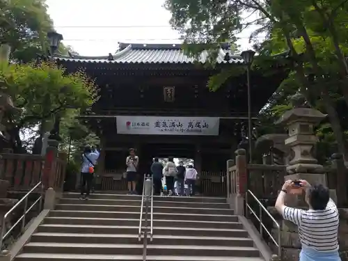高尾山薬王院の山門・神門