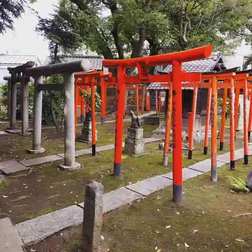 三囲神社の鳥居