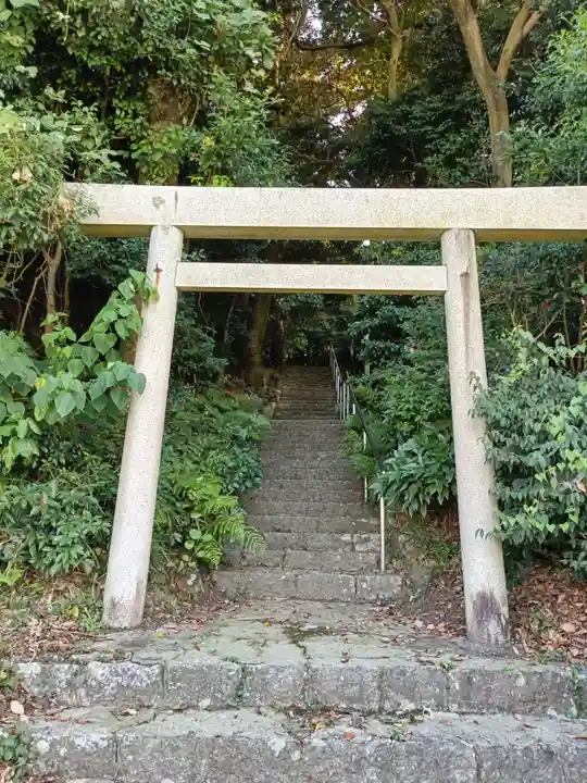 尾津神社の鳥居