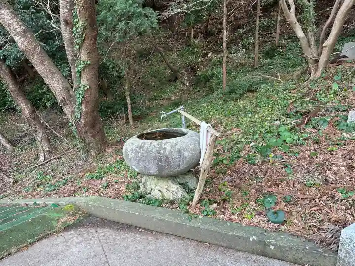 御津神社の{uncategorized: "未分類", other: "その他", undefined: "問題あり", building: "その他建物", grave: "お墓", sacred_gate: "鳥居", guardian: "狛犬", statue: "像", buddha: "仏像", history: "歴史", nature: "自然", garden: "庭園", animal: "動物", pagoda: "塔", temizu: "手水舎", mountain_gate: "山門・神門", sanctuary: "本殿・本堂", subordinate: "末社・摂社", art: "芸術", scenery: "景色", jizo: "地蔵", ema: "絵馬", goshuin: "御朱印", omikuji: "おみくじ", items: "授与品その他", amulet: "お守り", goshuincho: "御朱印帳", eats: "食事", festival: "お祭り", votive_dance: "神楽", shichigosan: "七五三参", wedding: "結婚式", experience: "体験その他", initially: "初詣", around: "周辺", anti_infection: "感染症対策"}