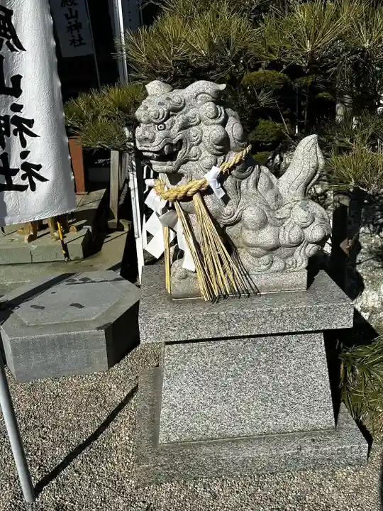 湯殿山神社の狛犬