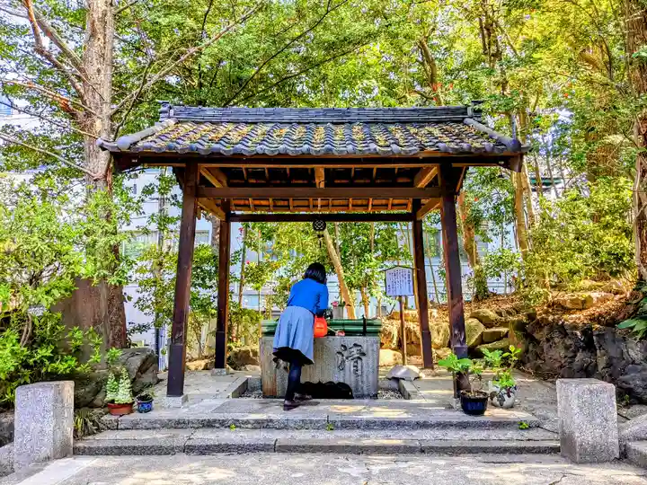 蝮ヶ池八幡宮の手水舎