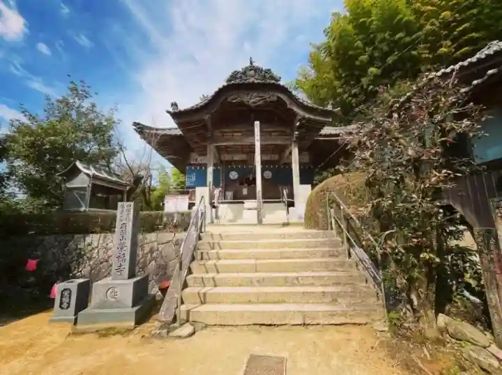 栄福寺の{uncategorized: "未分類", other: "その他", undefined: "問題あり", building: "その他建物", grave: "お墓", sacred_gate: "鳥居", guardian: "狛犬", statue: "像", buddha: "仏像", history: "歴史", nature: "自然", garden: "庭園", animal: "動物", pagoda: "塔", temizu: "手水舎", mountain_gate: "山門・神門", sanctuary: "本殿・本堂", subordinate: "末社・摂社", art: "芸術", scenery: "景色", jizo: "地蔵", ema: "絵馬", goshuin: "御朱印", omikuji: "おみくじ", items: "授与品その他", amulet: "お守り", goshuincho: "御朱印帳", eats: "食事", festival: "お祭り", votive_dance: "神楽", shichigosan: "七五三参", wedding: "結婚式", experience: "体験その他", initially: "初詣", around: "周辺", anti_infection: "感染症対策"}