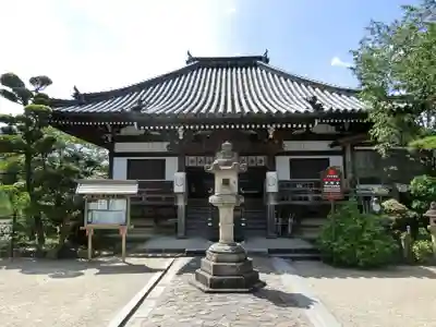 帯解寺の本殿・本堂