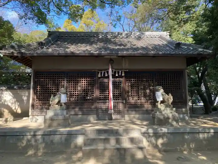 新屋坐天照御魂神社(西河原鎮座)の{uncategorized: "未分類", other: "その他", undefined: "問題あり", building: "その他建物", grave: "お墓", sacred_gate: "鳥居", guardian: "狛犬", statue: "像", buddha: "仏像", history: "歴史", nature: "自然", garden: "庭園", animal: "動物", pagoda: "塔", temizu: "手水舎", mountain_gate: "山門・神門", sanctuary: "本殿・本堂", subordinate: "末社・摂社", art: "芸術", scenery: "景色", jizo: "地蔵", ema: "絵馬", goshuin: "御朱印", omikuji: "おみくじ", items: "授与品その他", amulet: "お守り", goshuincho: "御朱印帳", eats: "食事", festival: "お祭り", votive_dance: "神楽", shichigosan: "七五三参", wedding: "結婚式", experience: "体験その他", initially: "初詣", around: "周辺", anti_infection: "感染症対策"}