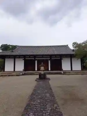 新薬師寺の本殿・本堂
