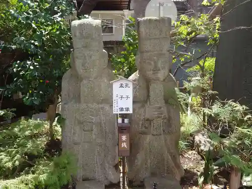 七社神社の像