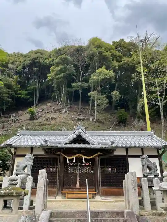 春日神社(脇本)の{uncategorized: "未分類", other: "その他", undefined: "問題あり", building: "その他建物", grave: "お墓", sacred_gate: "鳥居", guardian: "狛犬", statue: "像", buddha: "仏像", history: "歴史", nature: "自然", garden: "庭園", animal: "動物", pagoda: "塔", temizu: "手水舎", mountain_gate: "山門・神門", sanctuary: "本殿・本堂", subordinate: "末社・摂社", art: "芸術", scenery: "景色", jizo: "地蔵", ema: "絵馬", goshuin: "御朱印", omikuji: "おみくじ", items: "授与品その他", amulet: "お守り", goshuincho: "御朱印帳", eats: "食事", festival: "お祭り", votive_dance: "神楽", shichigosan: "七五三参", wedding: "結婚式", experience: "体験その他", initially: "初詣", around: "周辺", anti_infection: "感染症対策"}