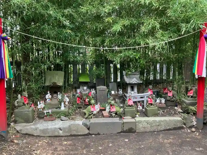 東神奈川熊野神社の{uncategorized: "未分類", other: "その他", undefined: "問題あり", building: "その他建物", grave: "お墓", sacred_gate: "鳥居", guardian: "狛犬", statue: "像", buddha: "仏像", history: "歴史", nature: "自然", garden: "庭園", animal: "動物", pagoda: "塔", temizu: "手水舎", mountain_gate: "山門・神門", sanctuary: "本殿・本堂", subordinate: "末社・摂社", art: "芸術", scenery: "景色", jizo: "地蔵", ema: "絵馬", goshuin: "御朱印", omikuji: "おみくじ", items: "授与品その他", amulet: "お守り", goshuincho: "御朱印帳", eats: "食事", festival: "お祭り", votive_dance: "神楽", shichigosan: "七五三参", wedding: "結婚式", experience: "体験その他", initially: "初詣", around: "周辺", anti_infection: "感染症対策"}