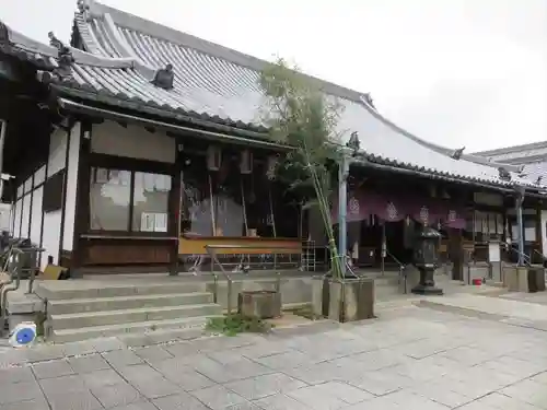 法楽寺の本殿・本堂