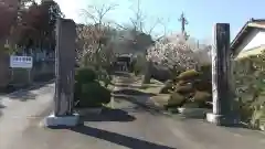 常春寺の山門