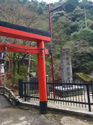 満願滝弁財天の鳥居