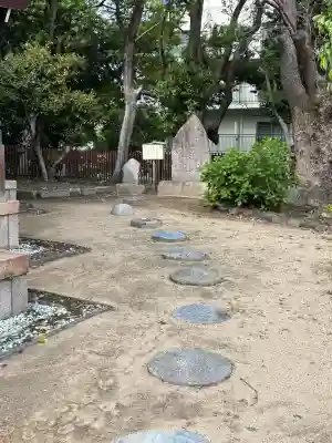 敏馬神社の{uncategorized: "未分類", other: "その他", undefined: "問題あり", building: "その他建物", grave: "お墓", sacred_gate: "鳥居", guardian: "狛犬", statue: "像", buddha: "仏像", history: "歴史", nature: "自然", garden: "庭園", animal: "動物", pagoda: "塔", temizu: "手水舎", mountain_gate: "山門・神門", sanctuary: "本殿・本堂", subordinate: "末社・摂社", art: "芸術", scenery: "景色", jizo: "地蔵", ema: "絵馬", goshuin: "御朱印", omikuji: "おみくじ", items: "授与品その他", amulet: "お守り", goshuincho: "御朱印帳", eats: "食事", festival: "お祭り", votive_dance: "神楽", shichigosan: "七五三参", wedding: "結婚式", experience: "体験その他", initially: "初詣", around: "周辺", anti_infection: "感染症対策"}