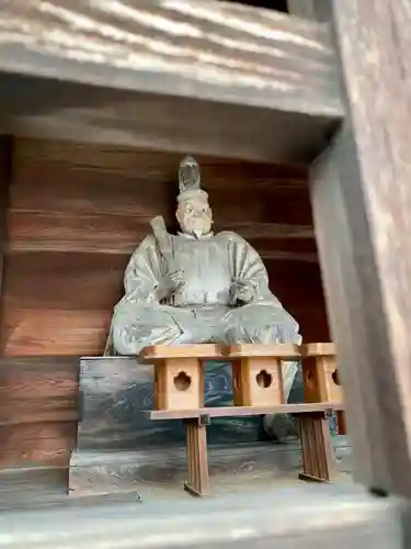 伊豫豆比古命神社の像