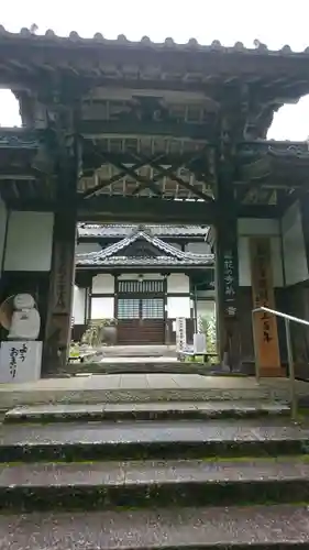 観音寺の山門