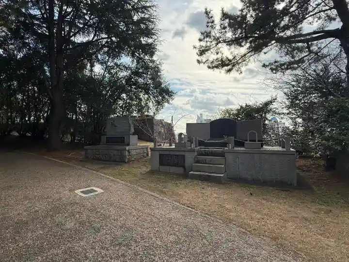 和歌山縣護國神社の{uncategorized: "未分類", other: "その他", undefined: "問題あり", building: "その他建物", grave: "お墓", sacred_gate: "鳥居", guardian: "狛犬", statue: "像", buddha: "仏像", history: "歴史", nature: "自然", garden: "庭園", animal: "動物", pagoda: "塔", temizu: "手水舎", mountain_gate: "山門・神門", sanctuary: "本殿・本堂", subordinate: "末社・摂社", art: "芸術", scenery: "景色", jizo: "地蔵", ema: "絵馬", goshuin: "御朱印", omikuji: "おみくじ", items: "授与品その他", amulet: "お守り", goshuincho: "御朱印帳", eats: "食事", festival: "お祭り", votive_dance: "神楽", shichigosan: "七五三参", wedding: "結婚式", experience: "体験その他", initially: "初詣", around: "周辺", anti_infection: "感染症対策"}