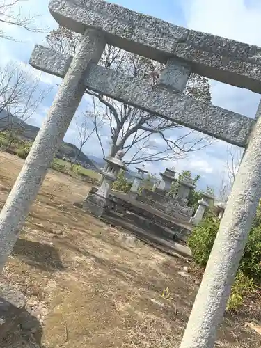 ポンポン山の祠の鳥居