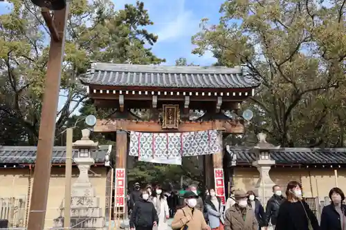 西宮神社の山門