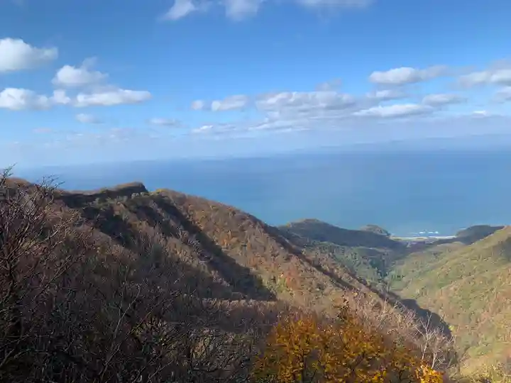 彌彦神社奥宮(御神廟)の景色