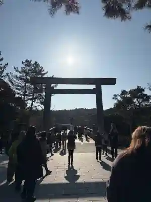 伊勢神宮内宮（皇大神宮）の{uncategorized: "未分類", other: "その他", undefined: "問題あり", building: "その他建物", grave: "お墓", sacred_gate: "鳥居", guardian: "狛犬", statue: "像", buddha: "仏像", history: "歴史", nature: "自然", garden: "庭園", animal: "動物", pagoda: "塔", temizu: "手水舎", mountain_gate: "山門・神門", sanctuary: "本殿・本堂", subordinate: "末社・摂社", art: "芸術", scenery: "景色", jizo: "地蔵", ema: "絵馬", goshuin: "御朱印", omikuji: "おみくじ", items: "授与品その他", amulet: "お守り", goshuincho: "御朱印帳", eats: "食事", festival: "お祭り", votive_dance: "神楽", shichigosan: "七五三参", wedding: "結婚式", experience: "体験その他", initially: "初詣", around: "周辺", anti_infection: "感染症対策"}