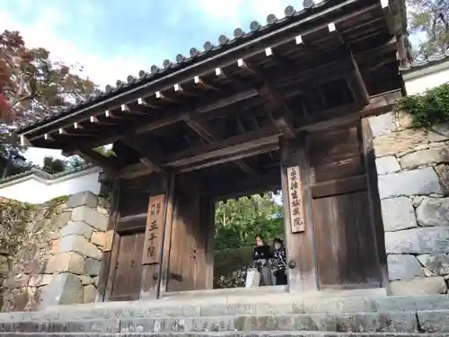 三千院門跡の山門・神門