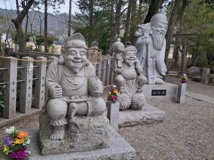 御沢神社の{uncategorized: "未分類", other: "その他", undefined: "問題あり", building: "その他建物", grave: "お墓", sacred_gate: "鳥居", guardian: "狛犬", statue: "像", buddha: "仏像", history: "歴史", nature: "自然", garden: "庭園", animal: "動物", pagoda: "塔", temizu: "手水舎", mountain_gate: "山門・神門", sanctuary: "本殿・本堂", subordinate: "末社・摂社", art: "芸術", scenery: "景色", jizo: "地蔵", ema: "絵馬", goshuin: "御朱印", omikuji: "おみくじ", items: "授与品その他", amulet: "お守り", goshuincho: "御朱印帳", eats: "食事", festival: "お祭り", votive_dance: "神楽", shichigosan: "七五三参", wedding: "結婚式", experience: "体験その他", initially: "初詣", around: "周辺", anti_infection: "感染症対策"}