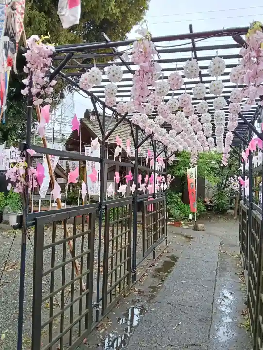 相模原氷川神社の{uncategorized: "未分類", other: "その他", undefined: "問題あり", building: "その他建物", grave: "お墓", sacred_gate: "鳥居", guardian: "狛犬", statue: "像", buddha: "仏像", history: "歴史", nature: "自然", garden: "庭園", animal: "動物", pagoda: "塔", temizu: "手水舎", mountain_gate: "山門・神門", sanctuary: "本殿・本堂", subordinate: "末社・摂社", art: "芸術", scenery: "景色", jizo: "地蔵", ema: "絵馬", goshuin: "御朱印", omikuji: "おみくじ", items: "授与品その他", amulet: "お守り", goshuincho: "御朱印帳", eats: "食事", festival: "お祭り", votive_dance: "神楽", shichigosan: "七五三参", wedding: "結婚式", experience: "体験その他", initially: "初詣", around: "周辺", anti_infection: "感染症対策"}