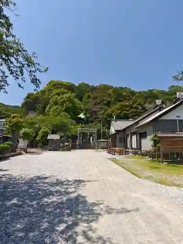 走水神社の{uncategorized: "未分類", other: "その他", undefined: "問題あり", building: "その他建物", grave: "お墓", sacred_gate: "鳥居", guardian: "狛犬", statue: "像", buddha: "仏像", history: "歴史", nature: "自然", garden: "庭園", animal: "動物", pagoda: "塔", temizu: "手水舎", mountain_gate: "山門・神門", sanctuary: "本殿・本堂", subordinate: "末社・摂社", art: "芸術", scenery: "景色", jizo: "地蔵", ema: "絵馬", goshuin: "御朱印", omikuji: "おみくじ", items: "授与品その他", amulet: "お守り", goshuincho: "御朱印帳", eats: "食事", festival: "お祭り", votive_dance: "神楽", shichigosan: "七五三参", wedding: "結婚式", experience: "体験その他", initially: "初詣", around: "周辺", anti_infection: "感染症対策"}